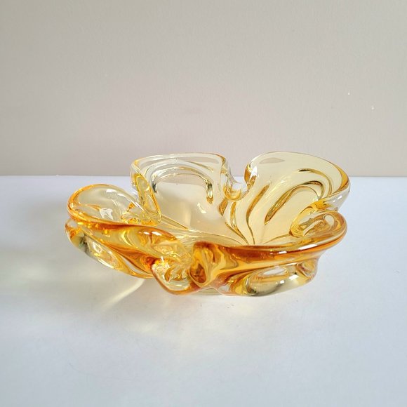 Chalet Canada Amber Yellow Art Glass Flower Organic Shape Bowl. - Picture 3 of 9